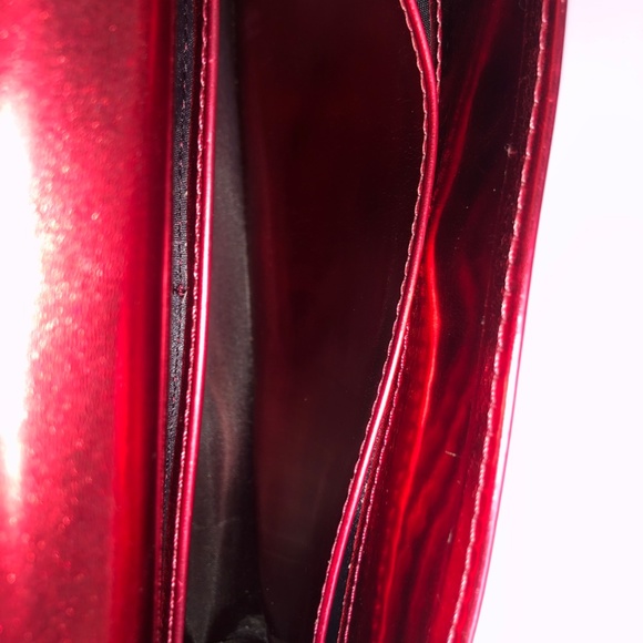 Marc Jacobs for Marc Jacobs Limited Edition Red Metallic Heart Crossbody/Clutch - Picture 14 of 16